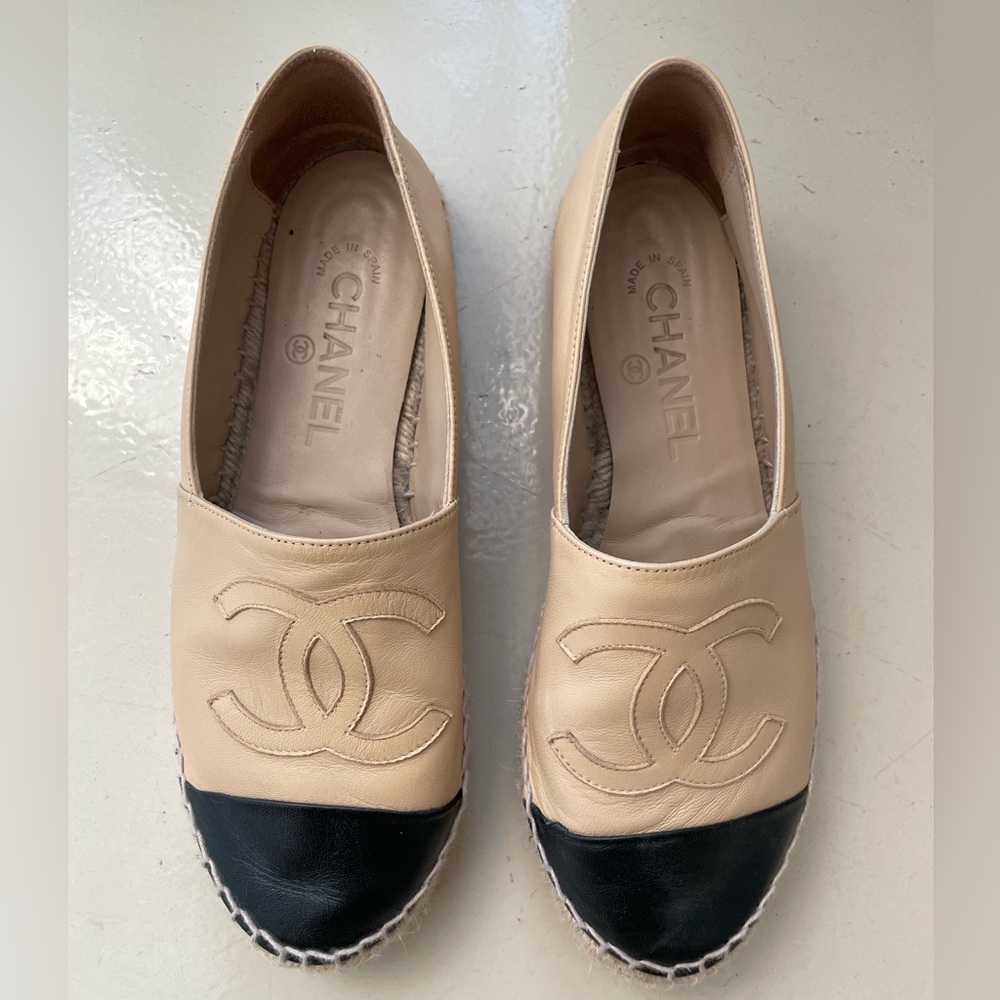 Chanel Lambskin Espadrilles
nude w/black 
Size 37.5
worn twice